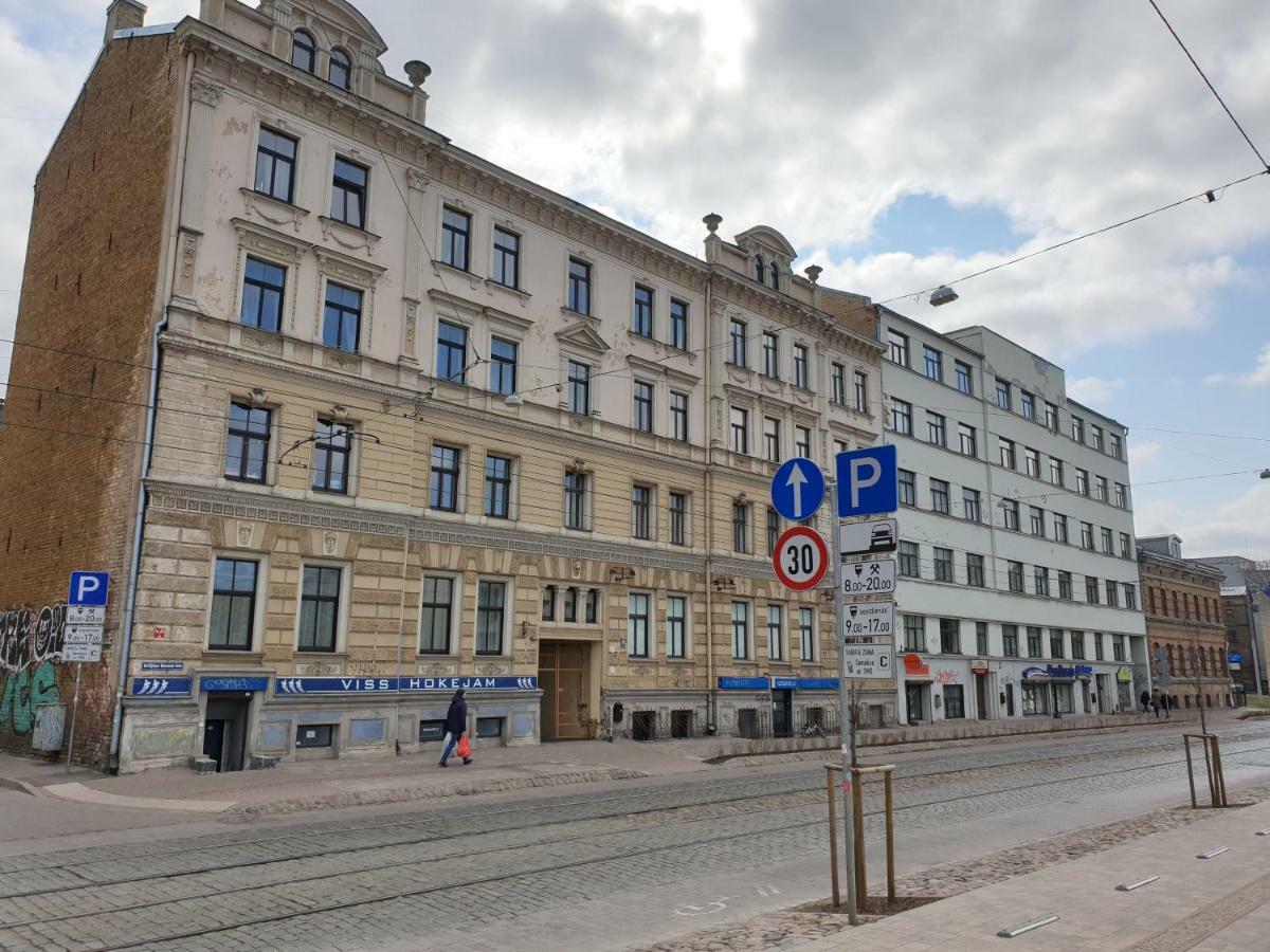 Low Ceiling Apartment Riga Luaran gambar
